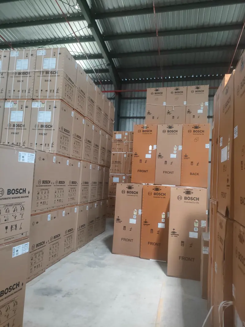 Hexa-go dispatch area in warehouse facility
